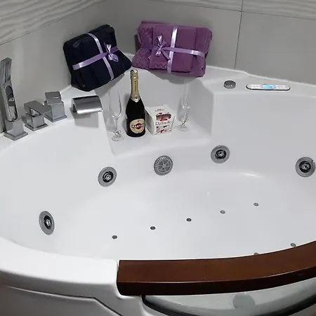 شقة Jacuzzie Lux